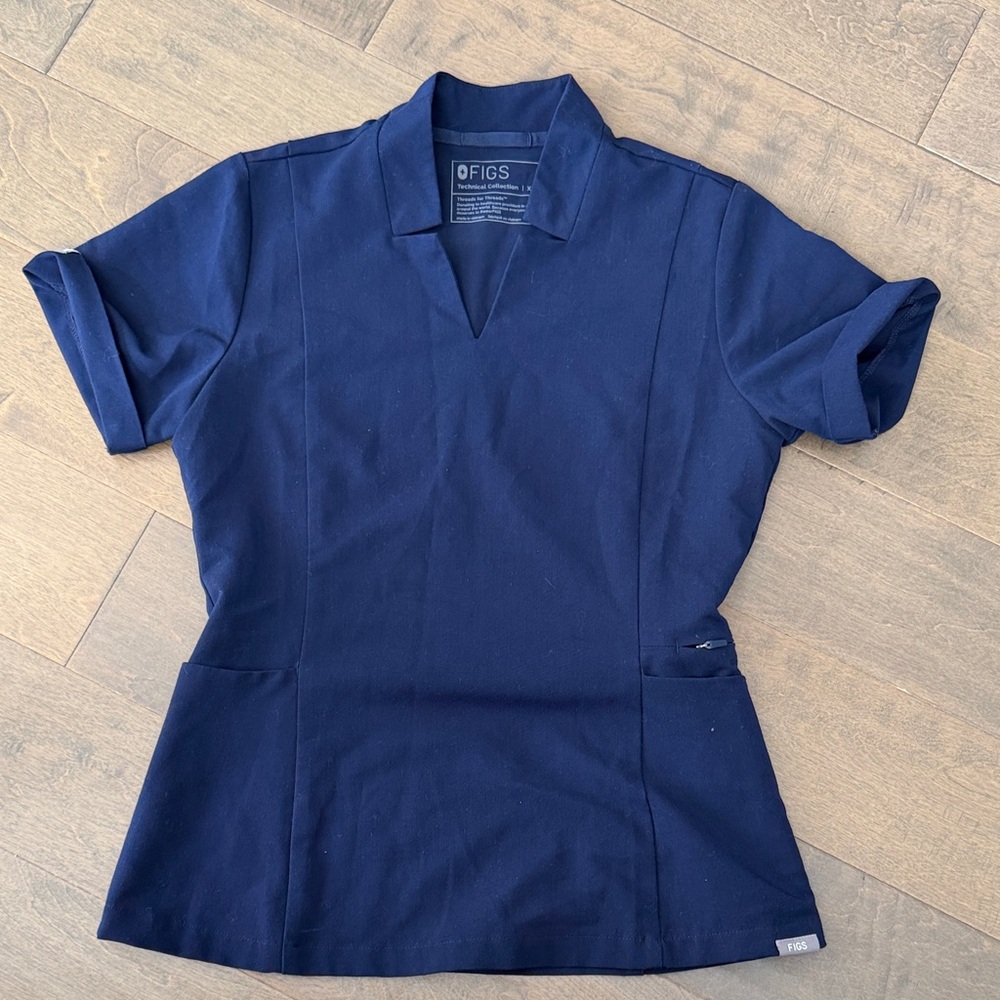 Figs Women's Navy Short-Sleeve V-Notch Medical Top